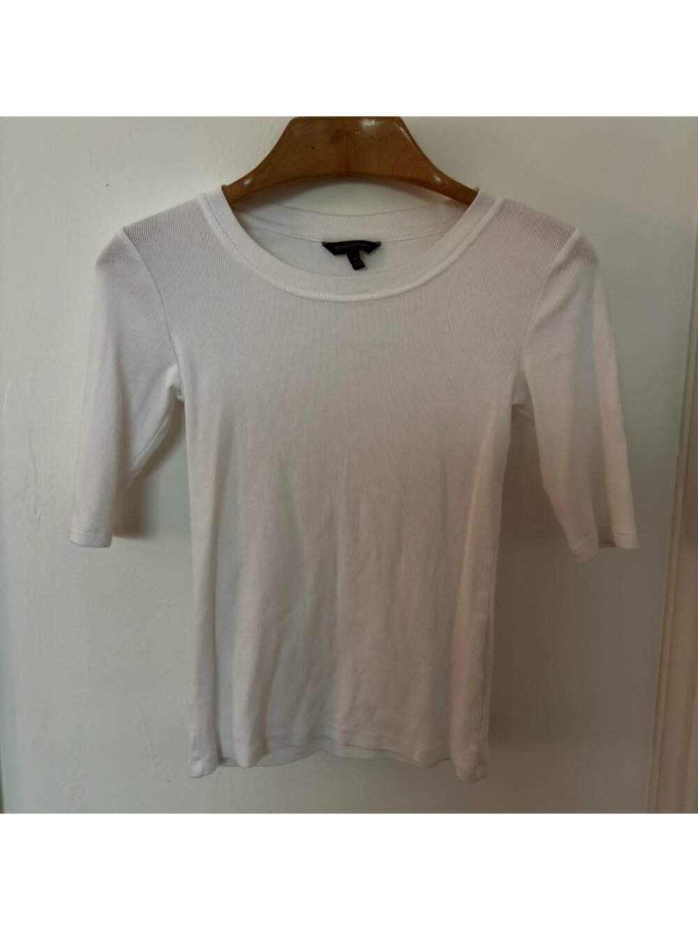 Banana Republic white t-shirt only worn once Size S #basics #tee